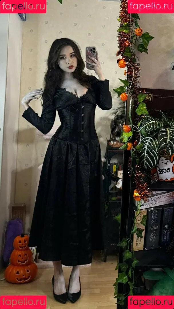 elina / yaboielina Onlyfans Photo Gallery 