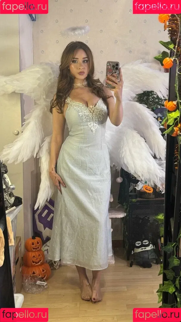 elina / yaboielina Onlyfans Photo Gallery 