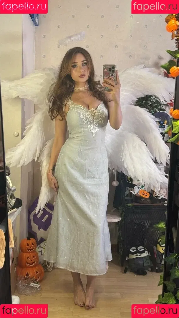 elina / yaboielina Onlyfans Photo Gallery 