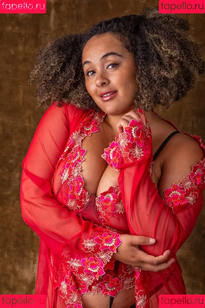 Louisa Mussington-Boreham / bigbootybritish / https: / loumb / modernbritishrose Onlyfans Photo Gallery 