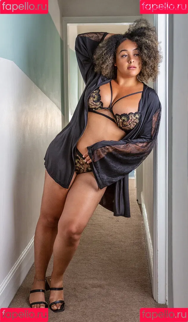 Louisa Mussington-Boreham / bigbootybritish / https: / loumb / modernbritishrose Onlyfans Photo Gallery 