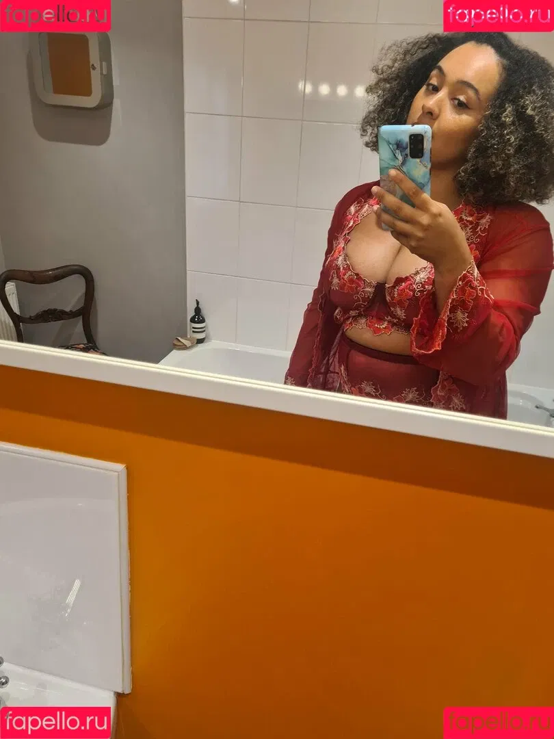 Louisa Mussington-Boreham / bigbootybritish / https: / loumb / modernbritishrose Onlyfans Photo Gallery 