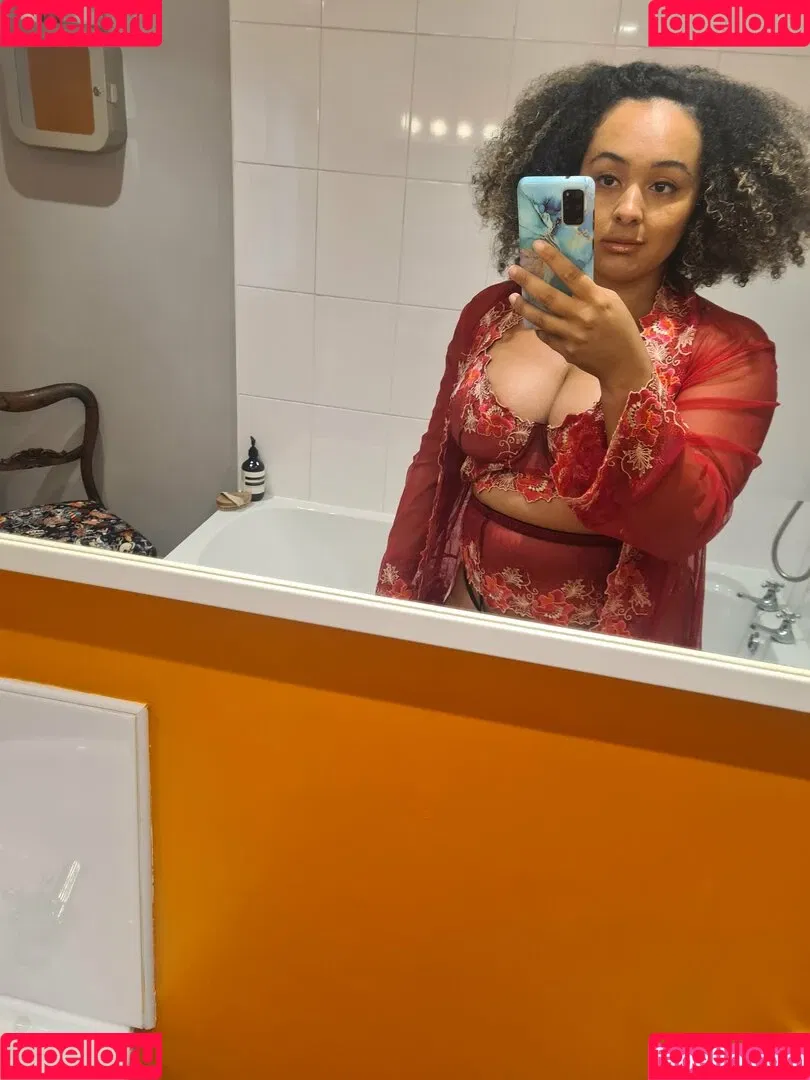 Louisa Mussington-Boreham / bigbootybritish / https: / loumb / modernbritishrose Onlyfans Photo Gallery 