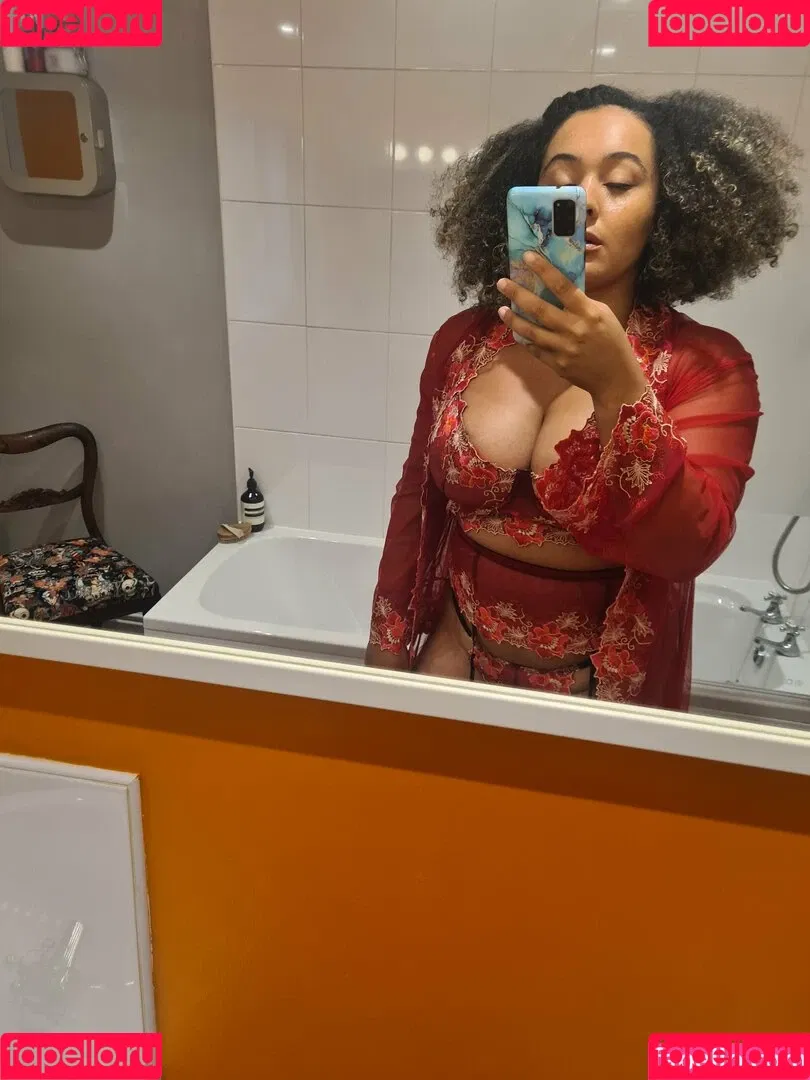 Louisa Mussington-Boreham / bigbootybritish / https: / loumb / modernbritishrose Onlyfans Photo Gallery 