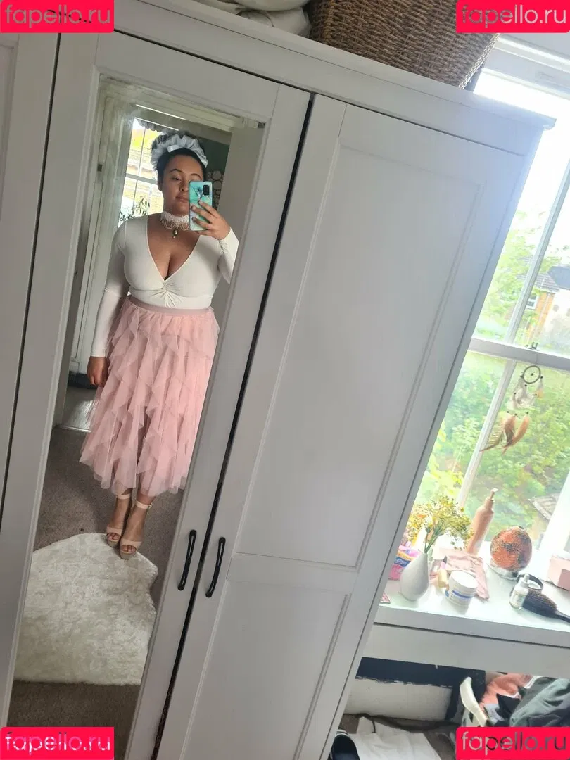 Louisa Mussington-Boreham / bigbootybritish / https: / loumb / modernbritishrose Onlyfans Photo Gallery 