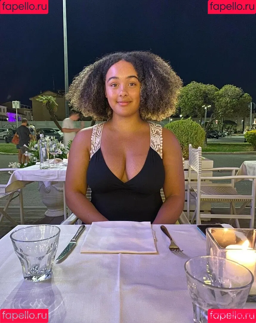 Louisa Mussington-Boreham / bigbootybritish / https: / loumb / modernbritishrose Onlyfans Photo Gallery 