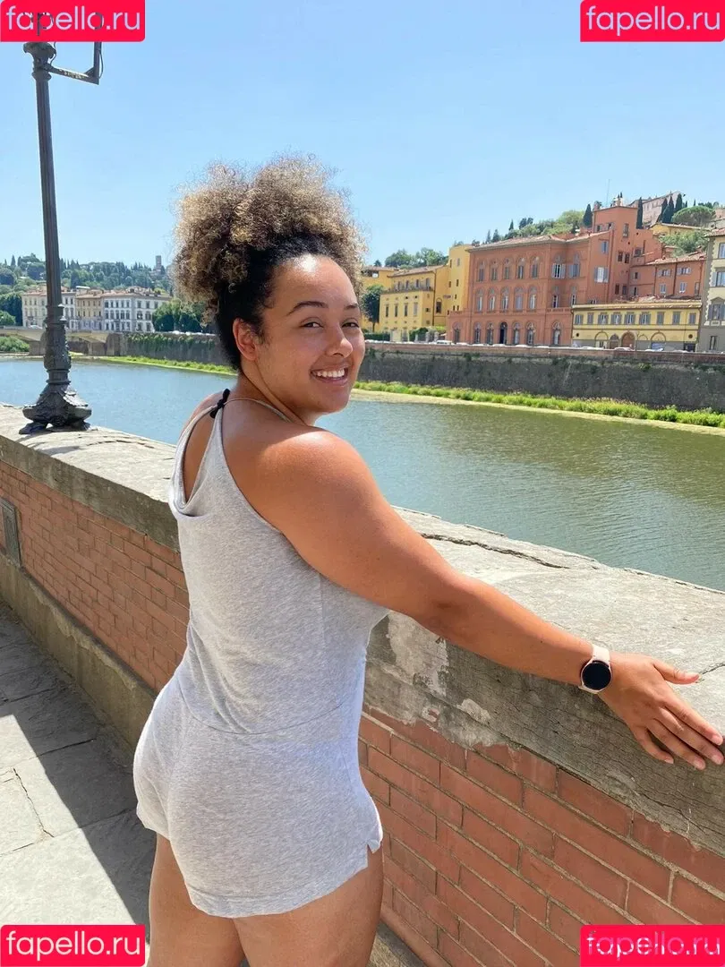 Louisa Mussington-Boreham / bigbootybritish / https: / loumb / modernbritishrose Onlyfans Photo Gallery 