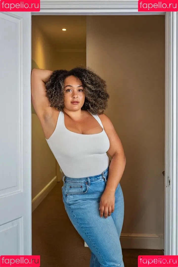 Louisa Mussington-Boreham / bigbootybritish / https: / loumb / modernbritishrose Onlyfans Photo Gallery 