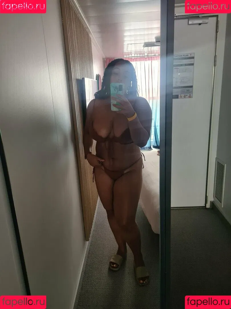 Louisa Mussington-Boreham / bigbootybritish / https: / loumb / modernbritishrose Onlyfans Photo Gallery 