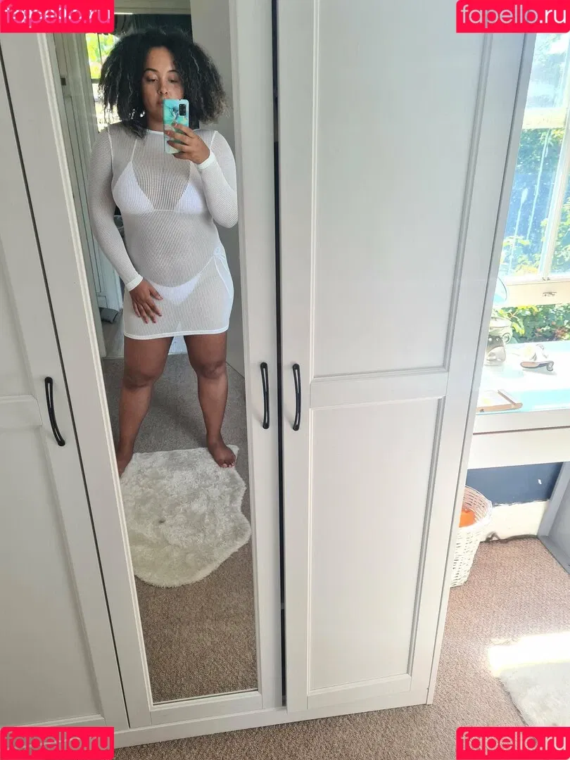 Louisa Mussington-Boreham / bigbootybritish / https: / loumb / modernbritishrose Onlyfans Photo Gallery 