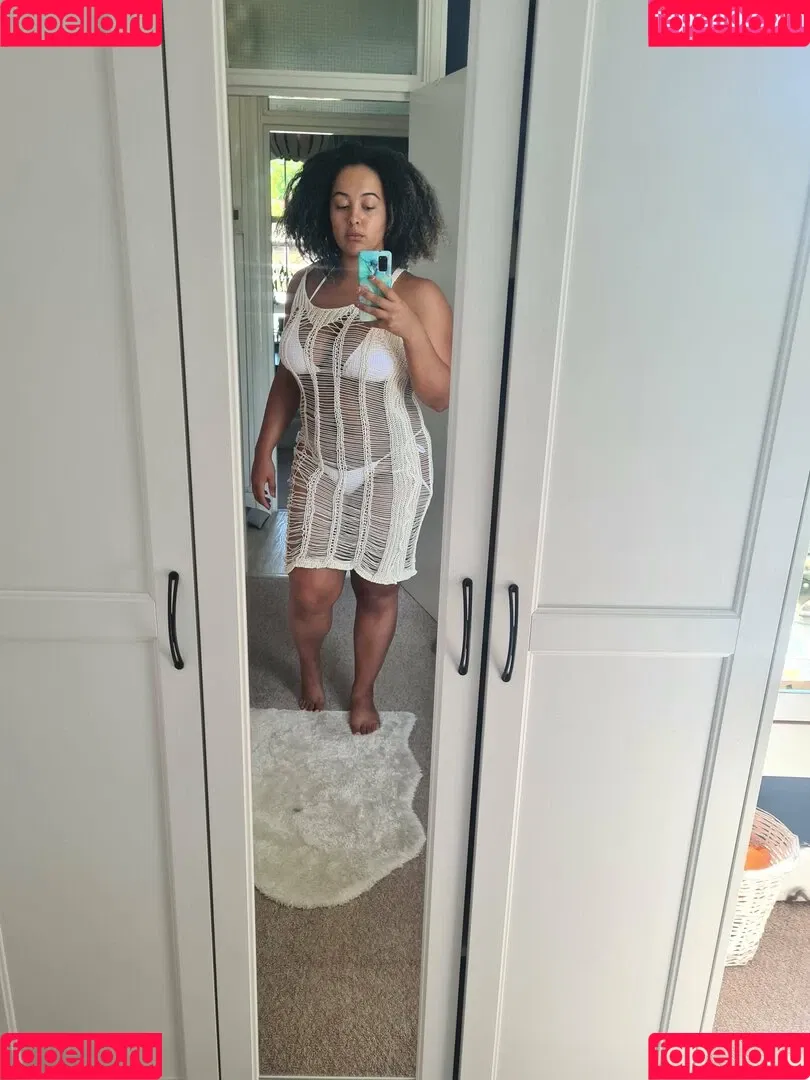 Louisa Mussington-Boreham / bigbootybritish / https: / loumb / modernbritishrose Onlyfans Photo Gallery 