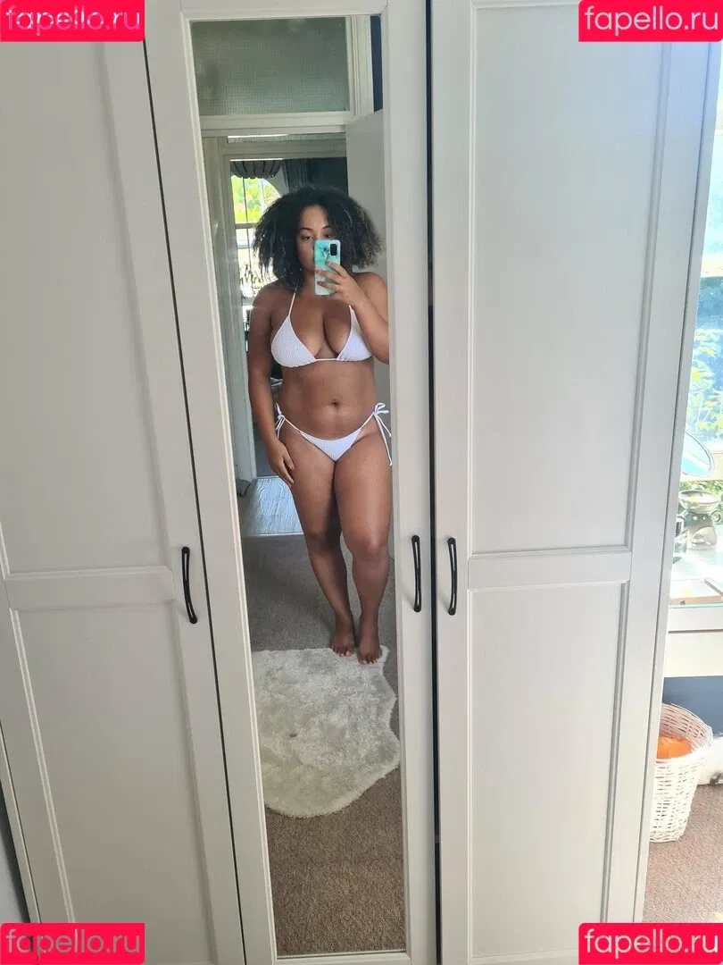 Louisa Mussington-Boreham / bigbootybritish / https: / loumb / modernbritishrose Onlyfans Photo Gallery 