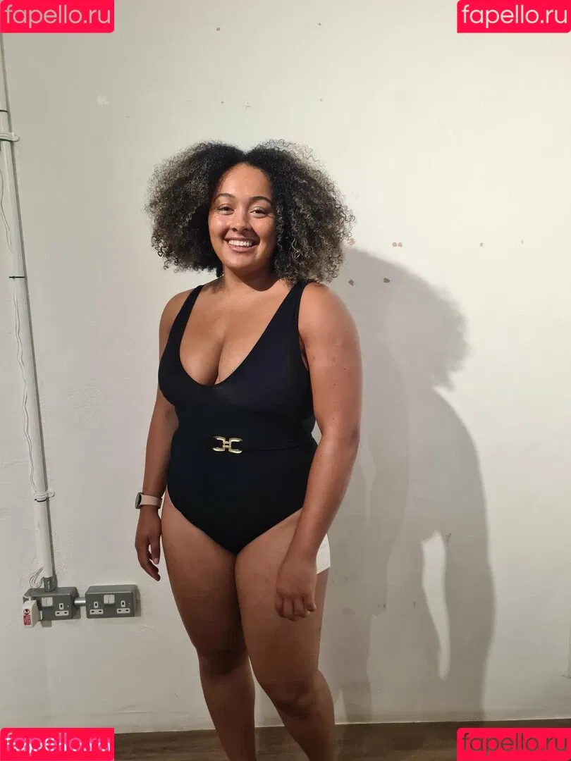 Louisa Mussington-Boreham / bigbootybritish / https: / loumb / modernbritishrose Onlyfans Photo Gallery 