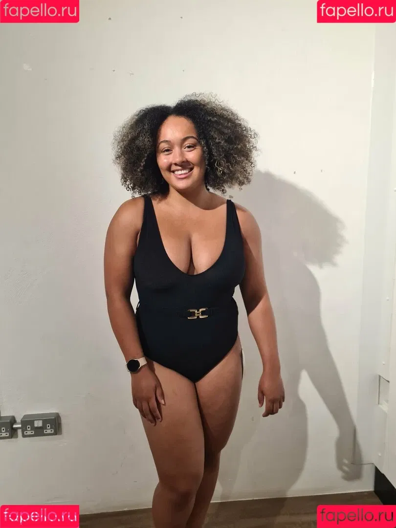 Louisa Mussington-Boreham / bigbootybritish / https: / loumb / modernbritishrose Onlyfans Photo Gallery 