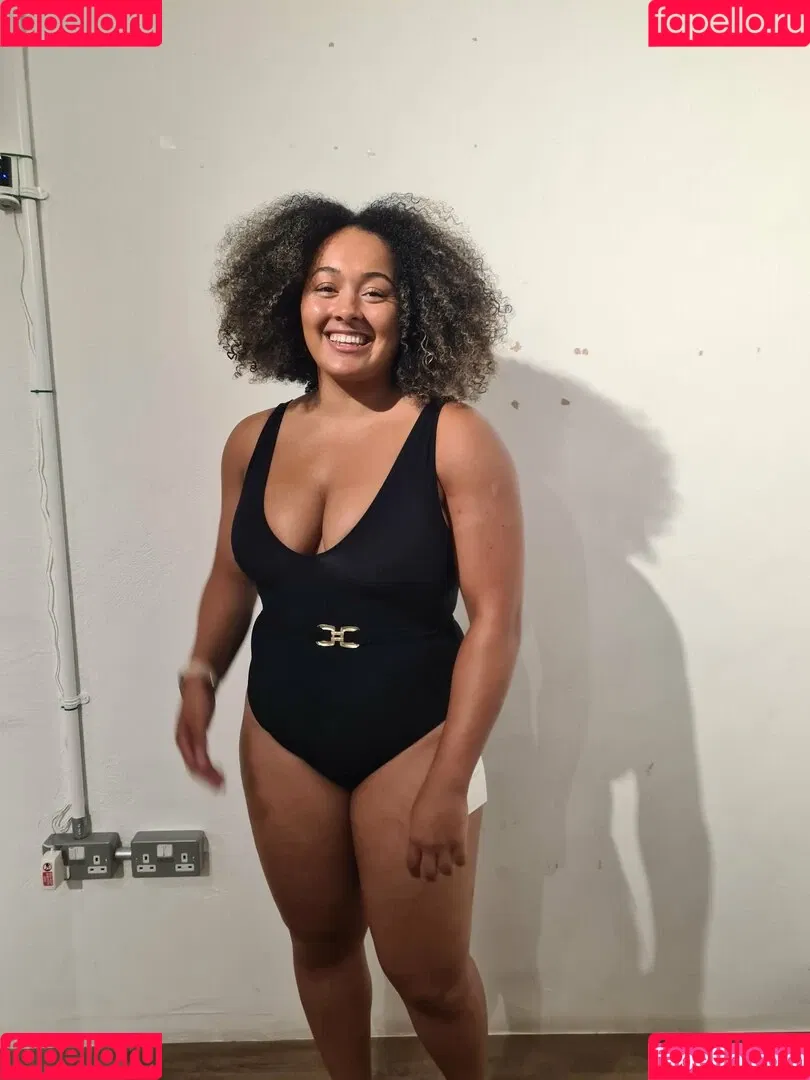 Louisa Mussington-Boreham / bigbootybritish / https: / loumb / modernbritishrose Onlyfans Photo Gallery 