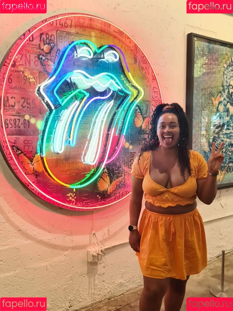 Louisa Mussington-Boreham / bigbootybritish / https: / loumb / modernbritishrose Onlyfans Photo Gallery 