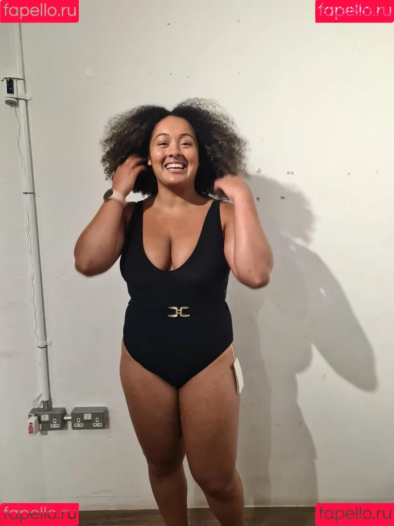 Louisa Mussington-Boreham / bigbootybritish / https: / loumb / modernbritishrose Onlyfans Photo Gallery 