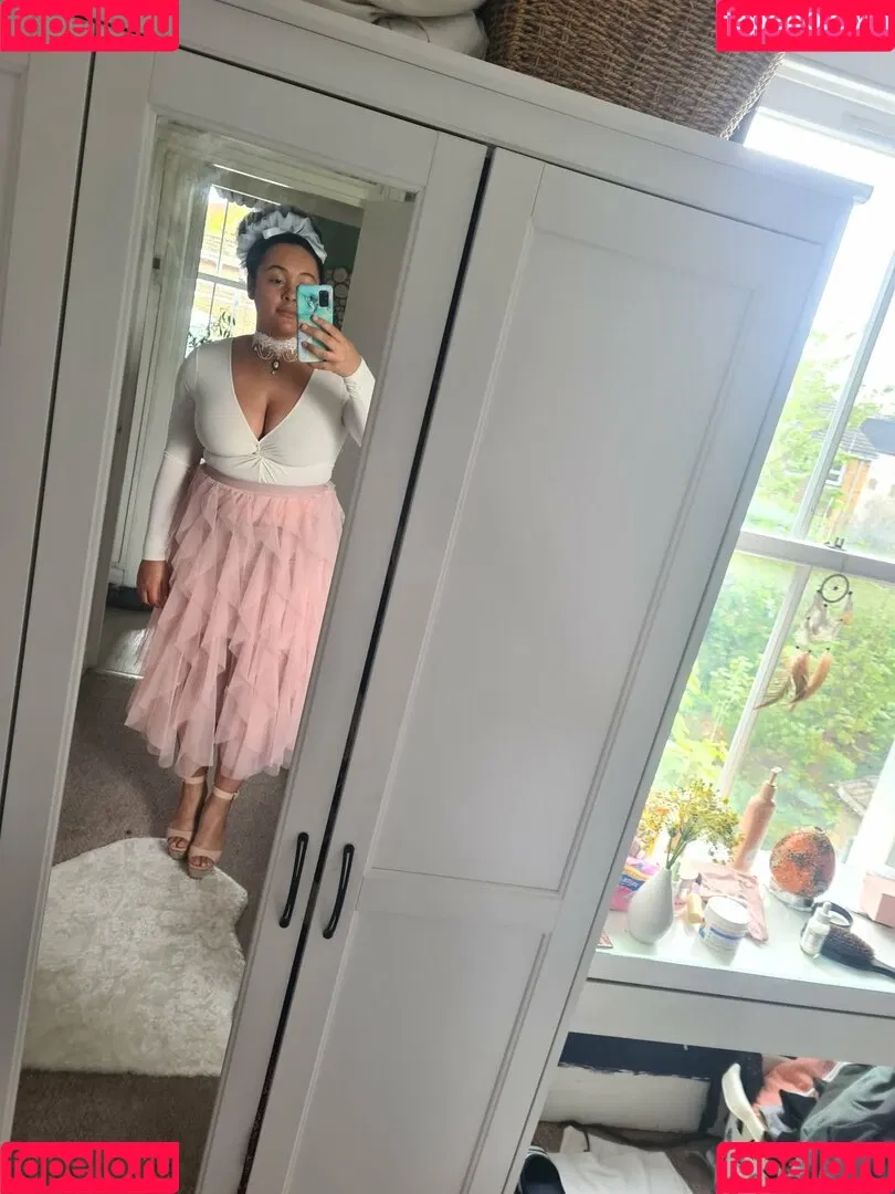 Louisa Mussington-Boreham / bigbootybritish / https: / loumb / modernbritishrose Onlyfans Photo Gallery 