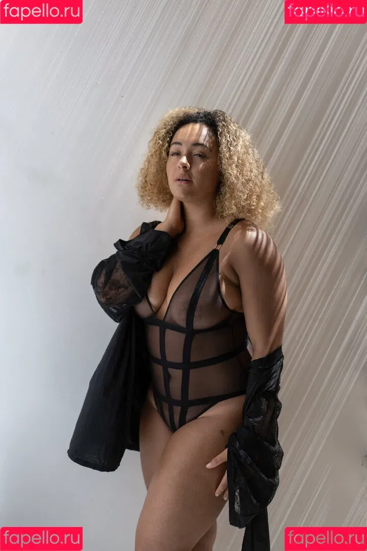 Louisa Mussington-Boreham / bigbootybritish / https: / loumb / modernbritishrose Onlyfans Photo Gallery 