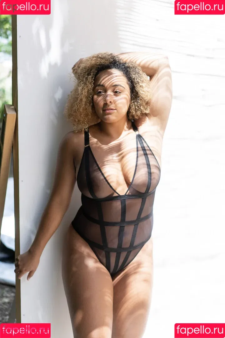 Louisa Mussington-Boreham / bigbootybritish / https: / loumb / modernbritishrose Onlyfans Photo Gallery 