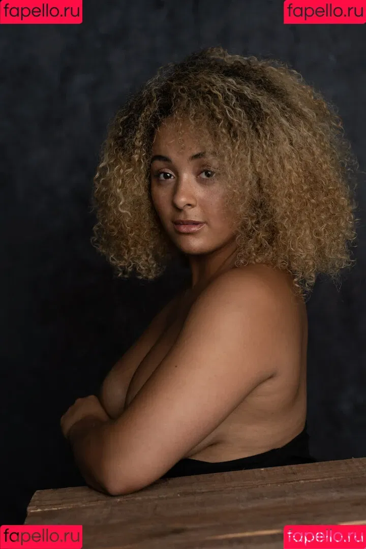 Louisa Mussington-Boreham / bigbootybritish / https: / loumb / modernbritishrose Onlyfans Photo Gallery 