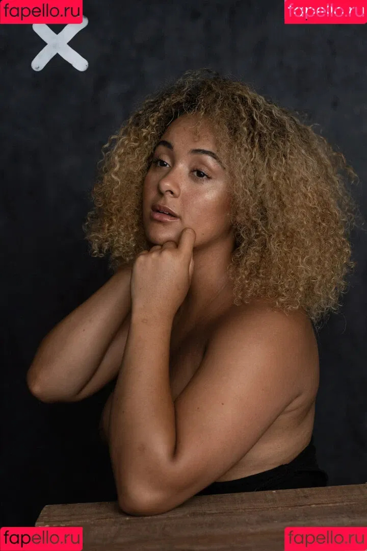 Louisa Mussington-Boreham / bigbootybritish / https: / loumb / modernbritishrose Onlyfans Photo Gallery 