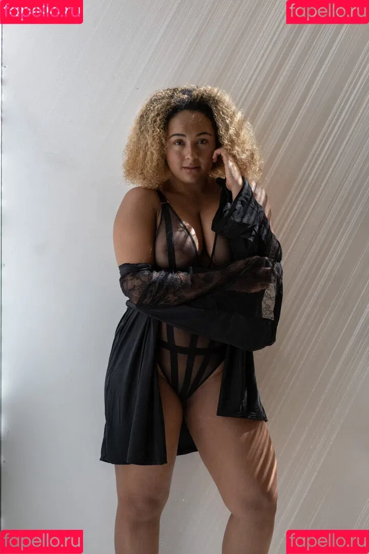 Louisa Mussington-Boreham / bigbootybritish / https: / loumb / modernbritishrose Onlyfans Photo Gallery 