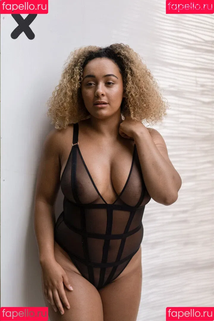 Louisa Mussington-Boreham / bigbootybritish / https: / loumb / modernbritishrose Onlyfans Photo Gallery 