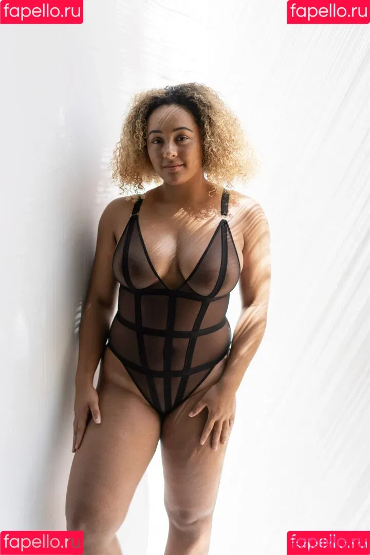 Louisa Mussington-Boreham / bigbootybritish / https: / loumb / modernbritishrose Onlyfans Photo Gallery 