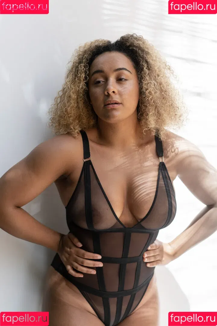 Louisa Mussington-Boreham / bigbootybritish / https: / loumb / modernbritishrose Onlyfans Photo Gallery 