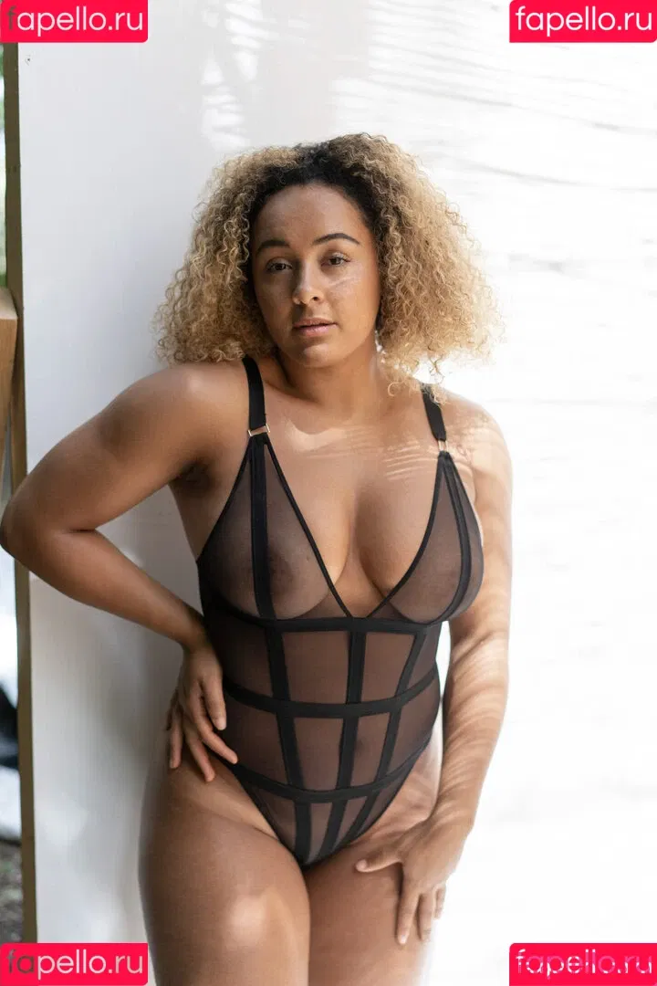 Louisa Mussington-Boreham / bigbootybritish / https: / loumb / modernbritishrose Onlyfans Photo Gallery 