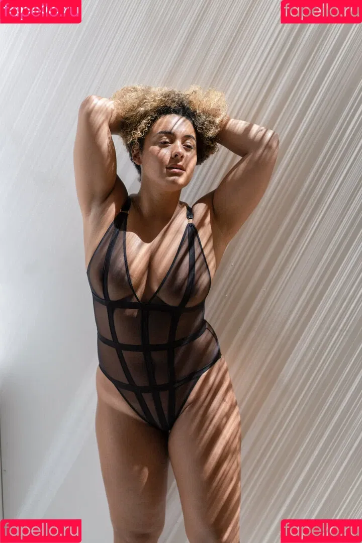 Louisa Mussington-Boreham / bigbootybritish / https: / loumb / modernbritishrose Onlyfans Photo Gallery 