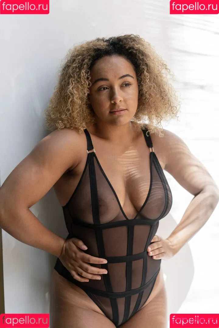 Louisa Mussington-Boreham / bigbootybritish / https: / loumb / modernbritishrose Onlyfans Photo Gallery 