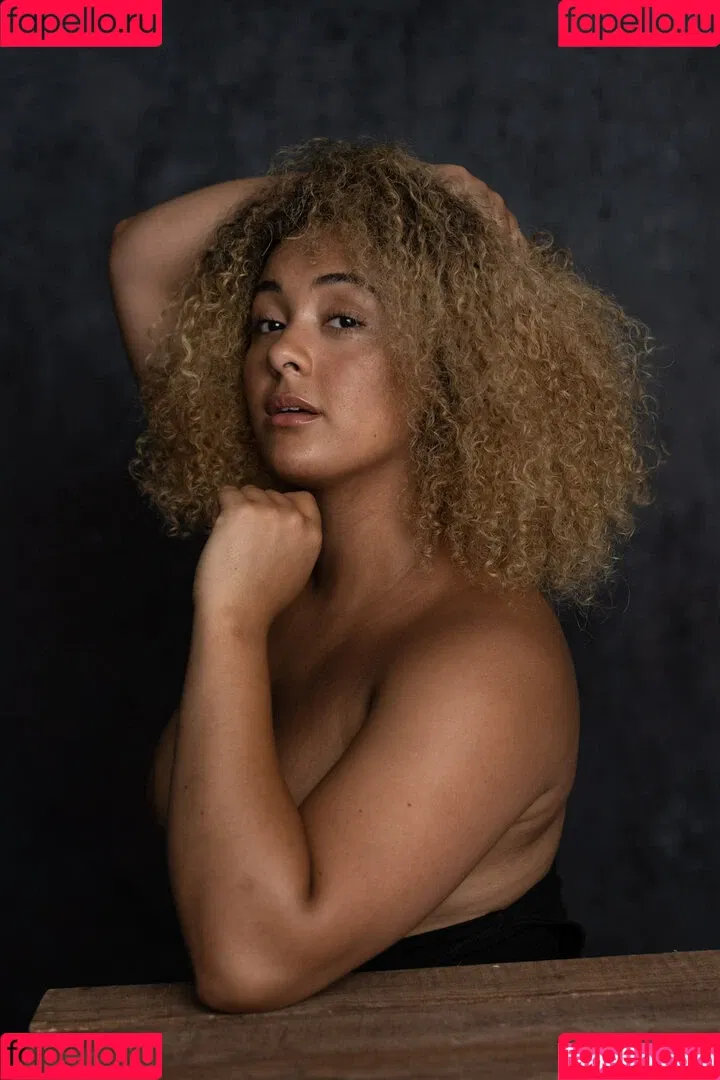 Louisa Mussington-Boreham / bigbootybritish / https: / loumb / modernbritishrose Onlyfans Photo Gallery 