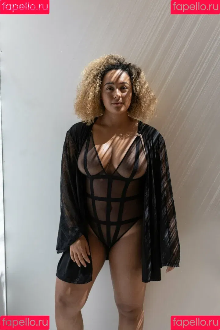 Louisa Mussington-Boreham / bigbootybritish / https: / loumb / modernbritishrose Onlyfans Photo Gallery 