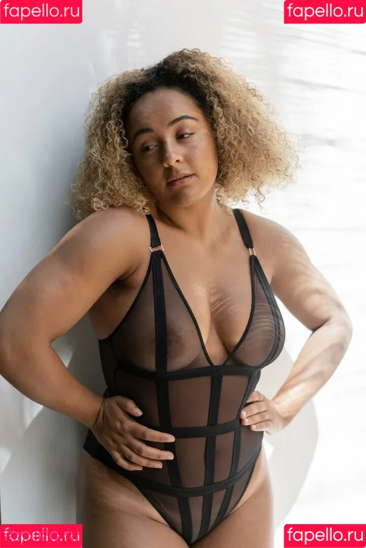 Louisa Mussington-Boreham / bigbootybritish / https: / loumb / modernbritishrose Onlyfans Photo Gallery 