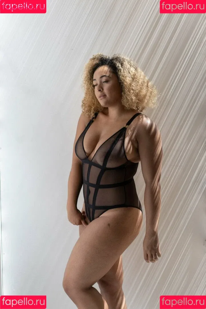 Louisa Mussington-Boreham / bigbootybritish / https: / loumb / modernbritishrose Onlyfans Photo Gallery 