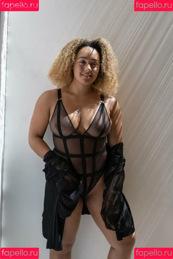 Louisa Mussington-Boreham / bigbootybritish / https: / loumb / modernbritishrose Onlyfans Photo Gallery 