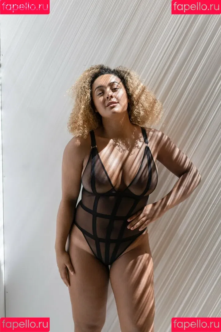 Louisa Mussington-Boreham / bigbootybritish / https: / loumb / modernbritishrose Onlyfans Photo Gallery 