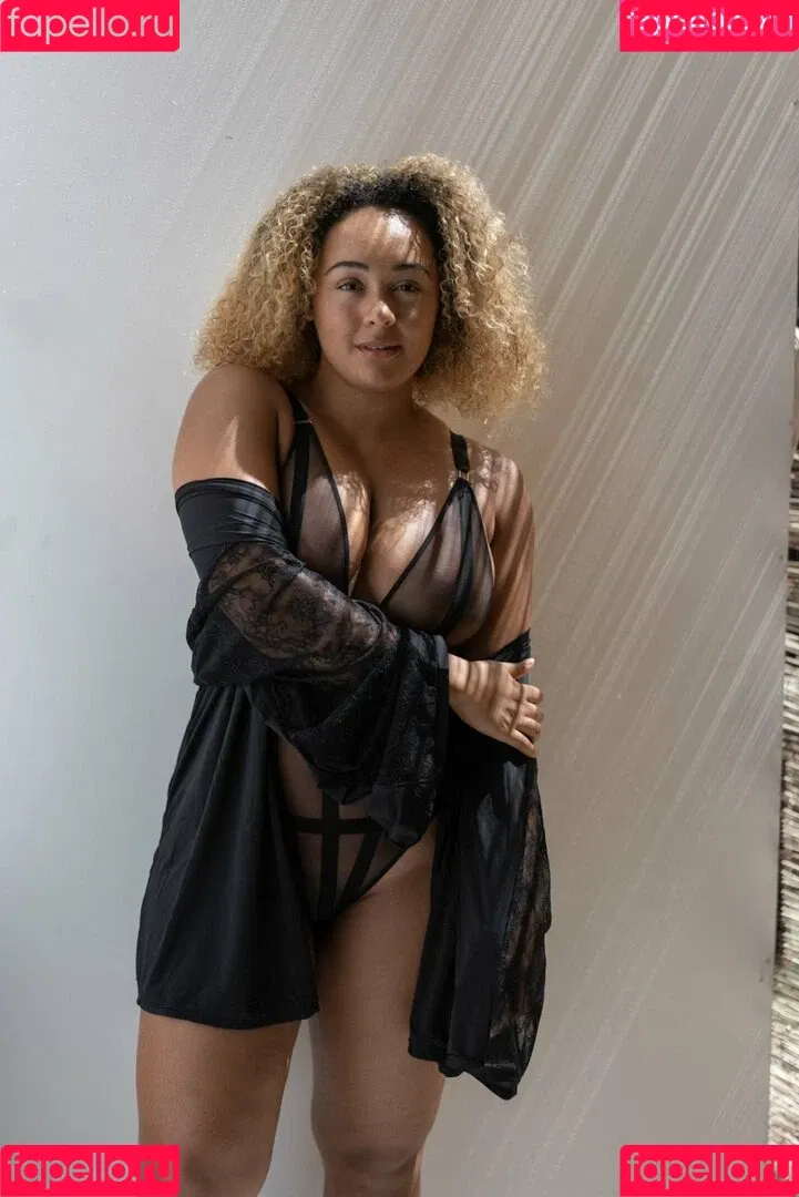 Louisa Mussington-Boreham / bigbootybritish / https: / loumb / modernbritishrose Onlyfans Photo Gallery 