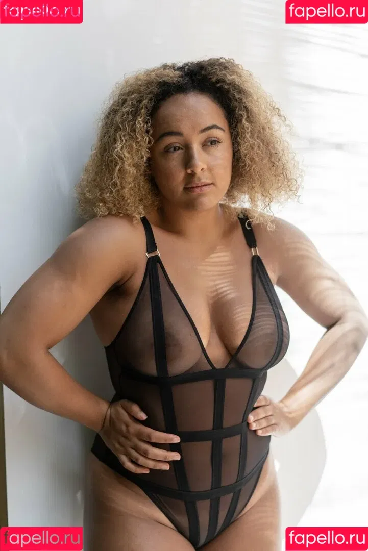 Louisa Mussington-Boreham / bigbootybritish / https: / loumb / modernbritishrose Onlyfans Photo Gallery 