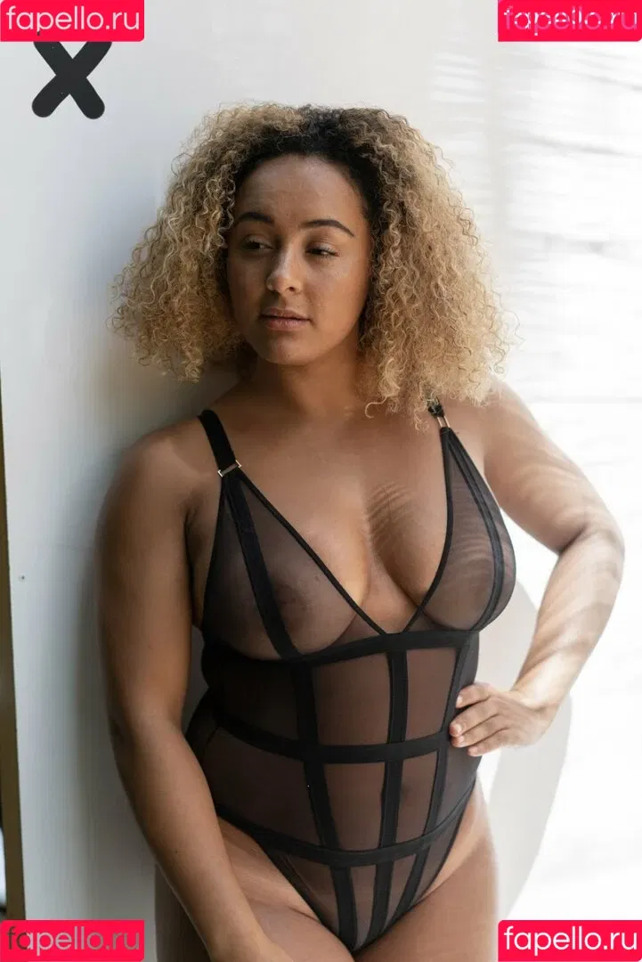 Louisa Mussington-Boreham / bigbootybritish / https: / loumb / modernbritishrose Onlyfans Photo Gallery 