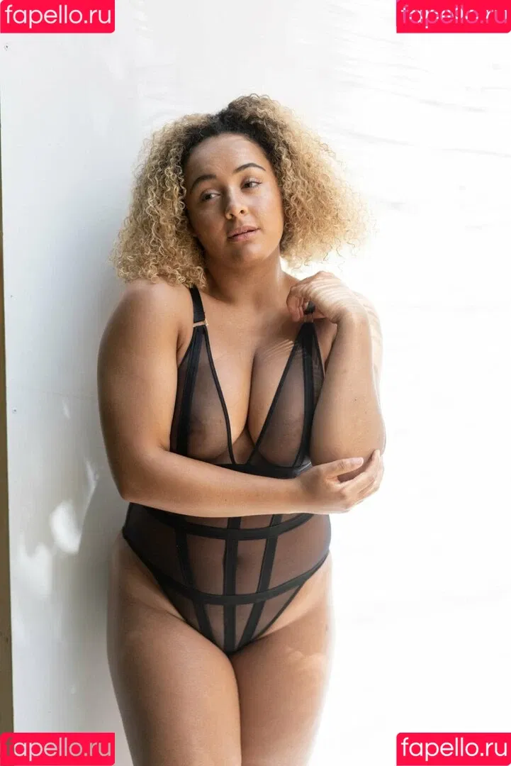 Louisa Mussington-Boreham / bigbootybritish / https: / loumb / modernbritishrose Onlyfans Photo Gallery 