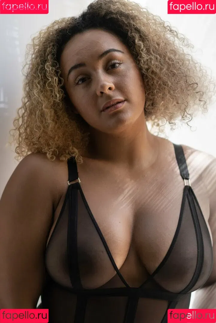 Louisa Mussington-Boreham / bigbootybritish / https: / loumb / modernbritishrose Onlyfans Photo Gallery 