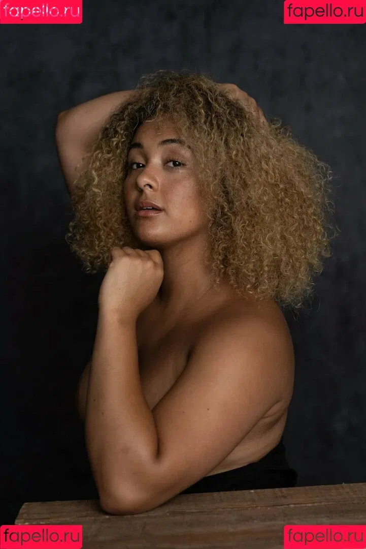 Louisa Mussington-Boreham / bigbootybritish / https: / loumb / modernbritishrose Onlyfans Photo Gallery 