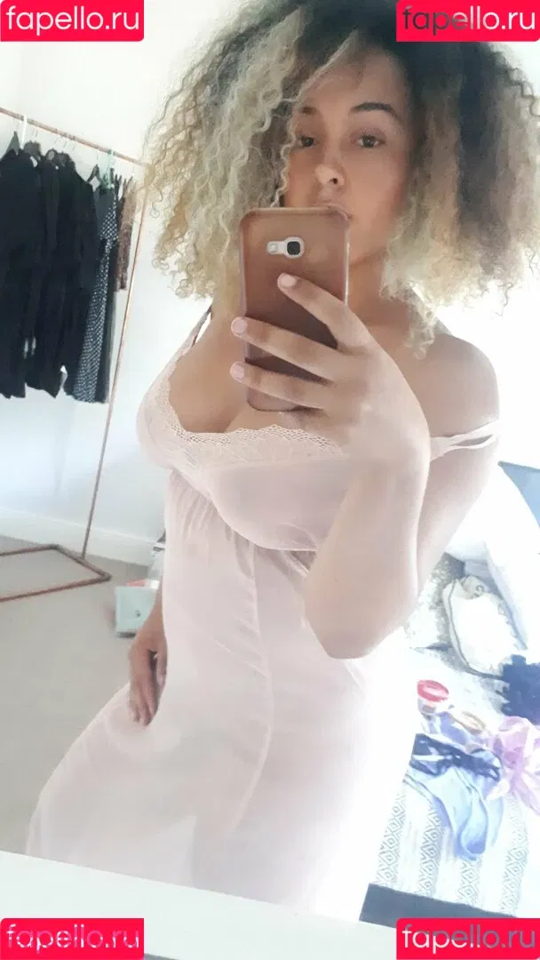 Louisa Mussington-Boreham / bigbootybritish / https: / loumb / modernbritishrose Onlyfans Photo Gallery 