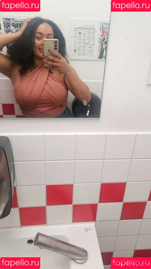 Louisa Mussington-Boreham / bigbootybritish / https: / loumb / modernbritishrose Onlyfans Photo Gallery 