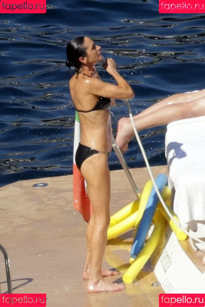 Jennifer Connelly / jenniferconnelly_ Onlyfans Photo Gallery 