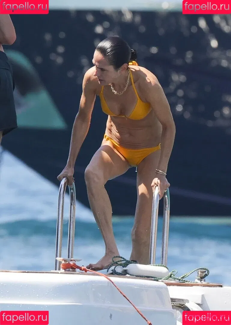 Jennifer Connelly / jenniferconnelly_ Onlyfans Photo Gallery 