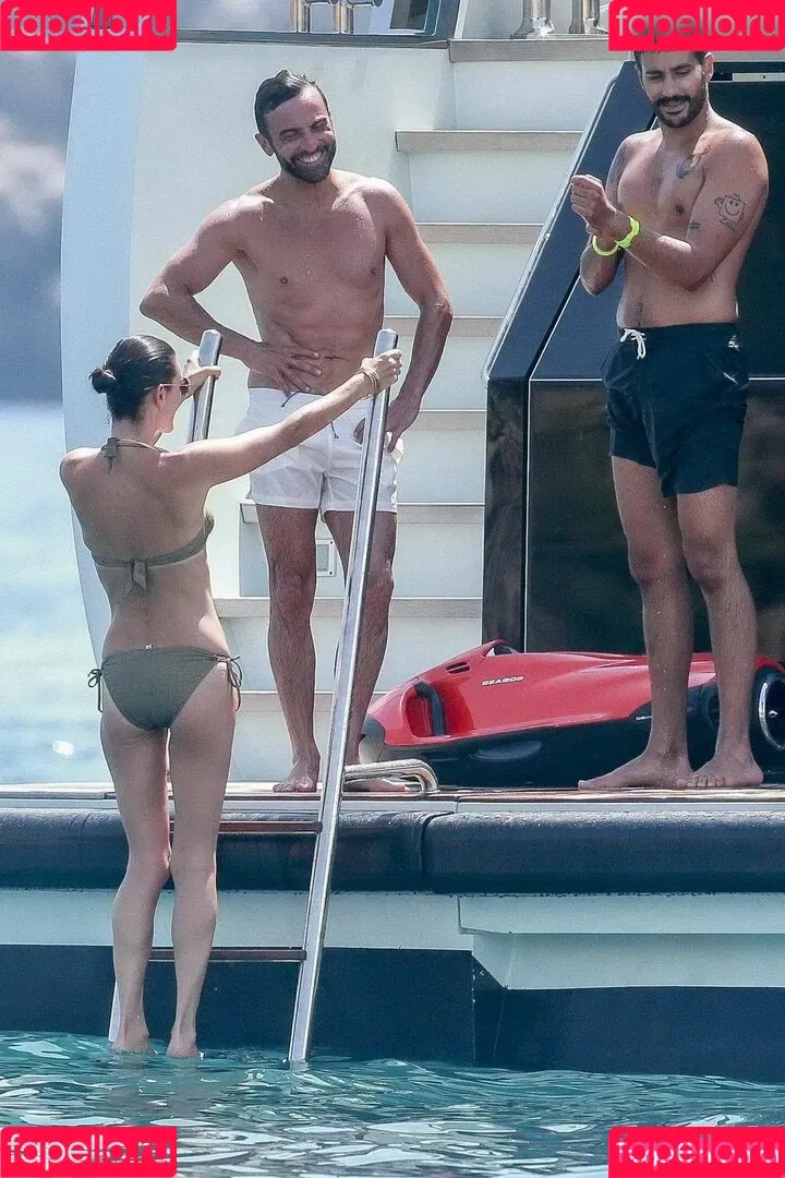 Jennifer Connelly / jenniferconnelly_ Onlyfans Photo Gallery 